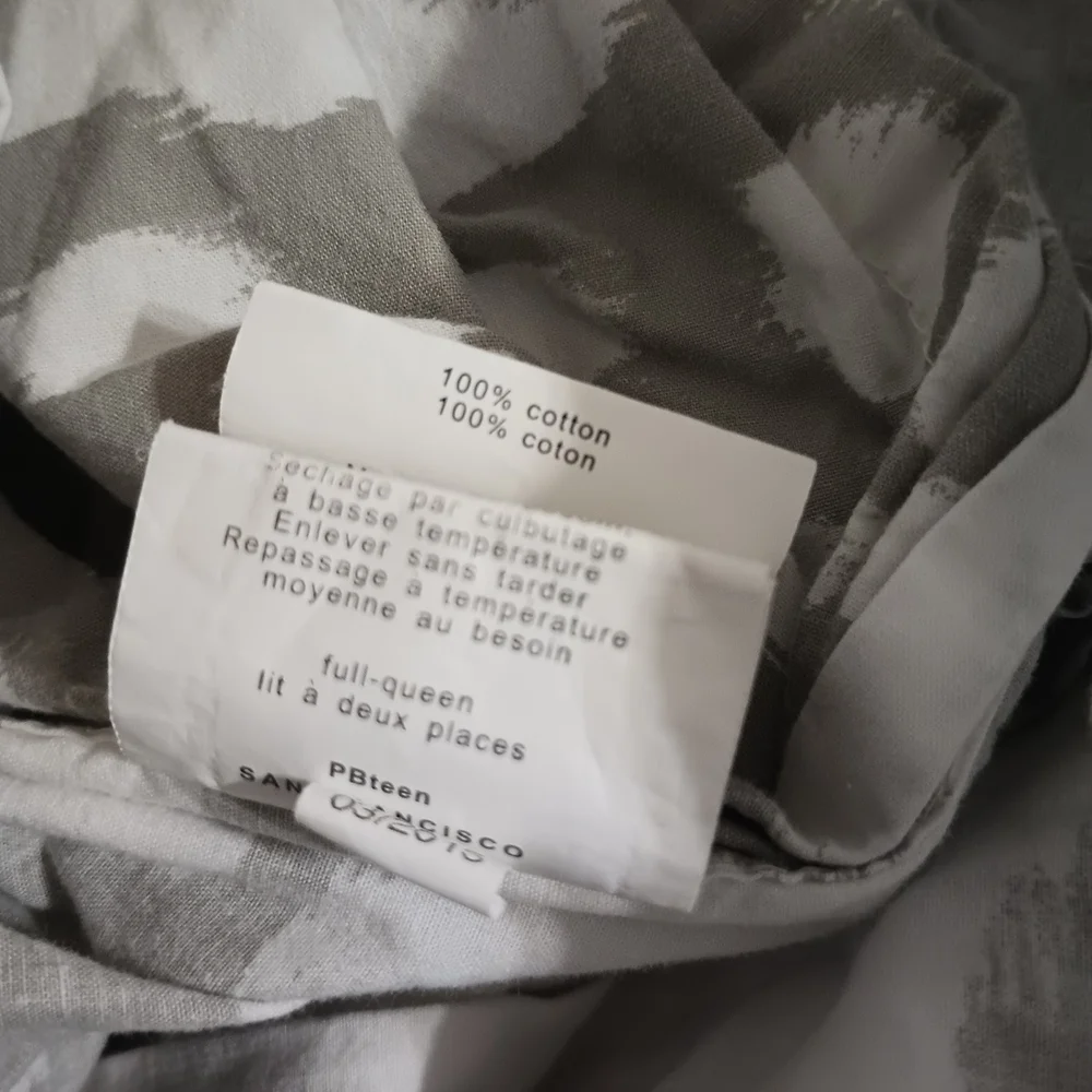 PB Dorm Pottery Barn Gray Patterned Duvet Cover Size Full / Queen